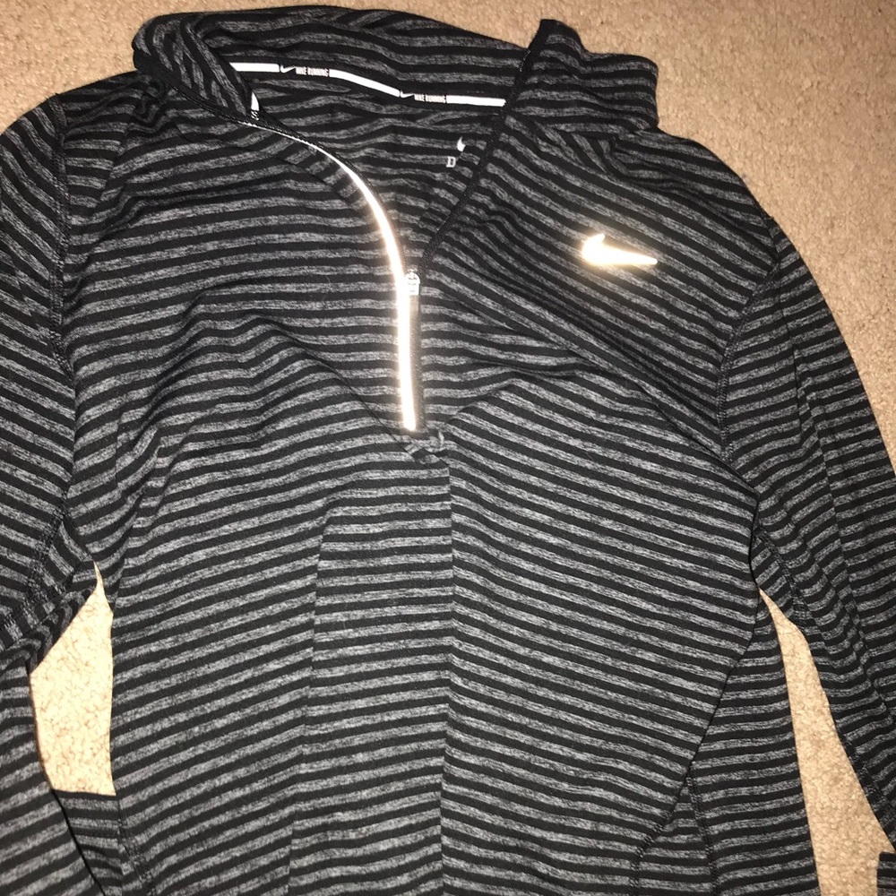 Nike half zip. Great condition.